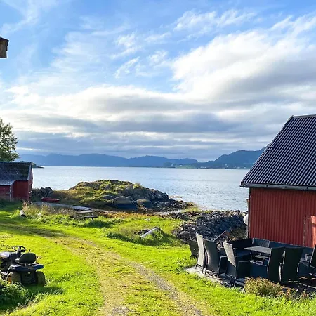 Semesterbostad Gorgeous In Oydegard With Wifi
